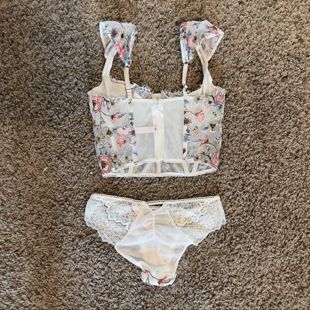 Victoria's Secret Floral Lace Corset & Panty Lingerie Set - Picture 3 of 12